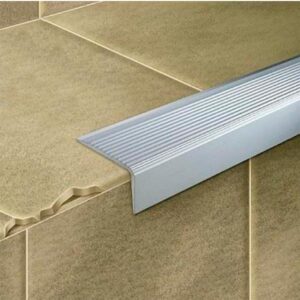 Borde Pesado Para Escalera Aluminio Mate 240Mx2.5Cm